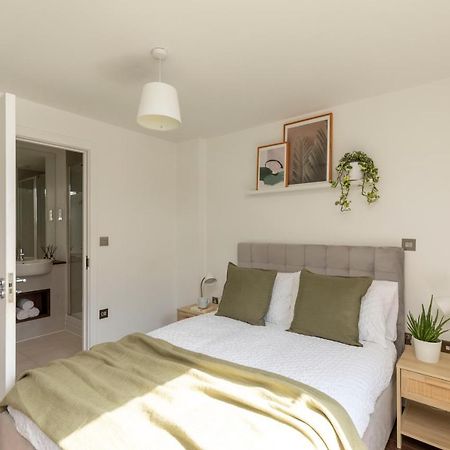 Modern Luxe Apt Just 10 Mins From Tower Bridge! Easy Access To Tube And Bus London Luaran gambar