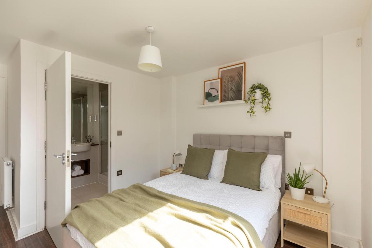 Modern Luxe Apt Just 10 Mins From Tower Bridge! Easy Access To Tube And Bus London Luaran gambar