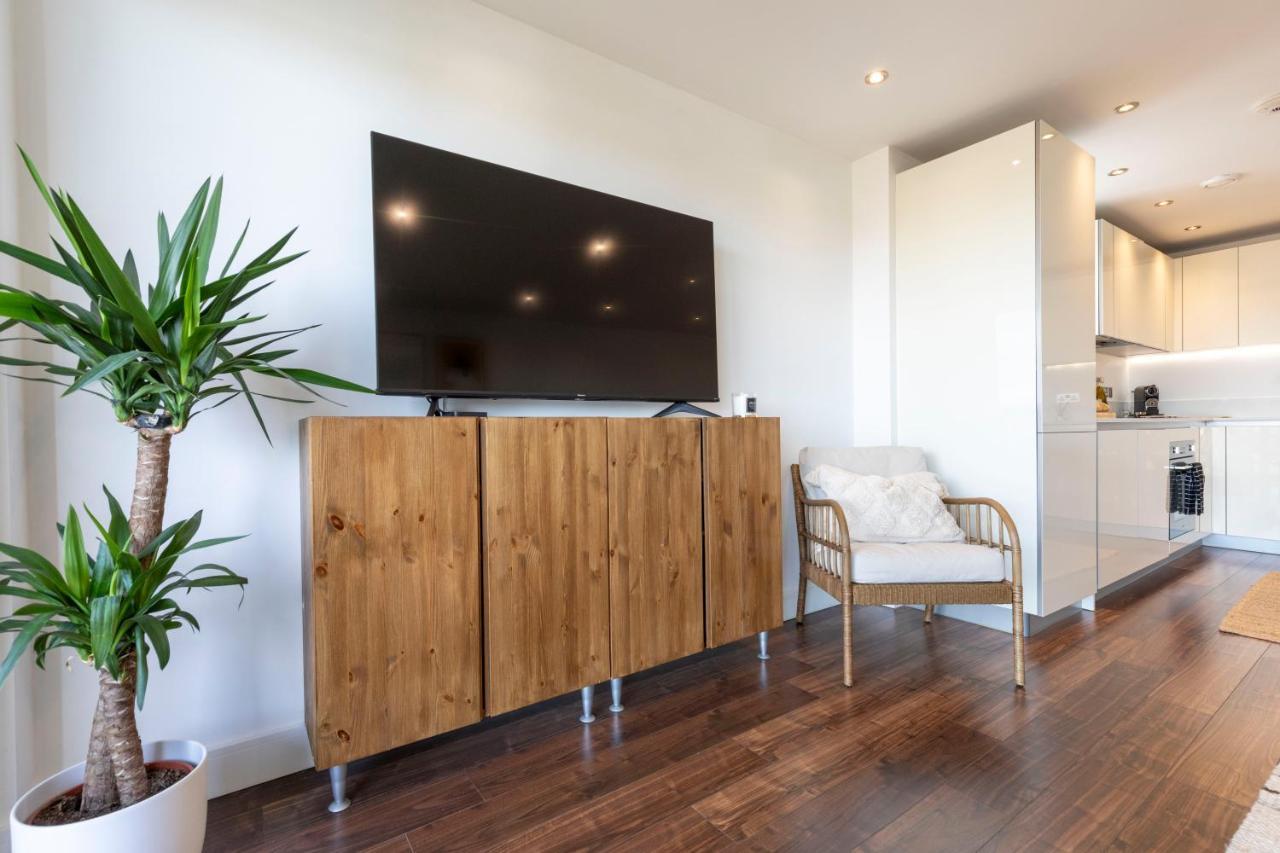 Modern Luxe Apt Just 10 Mins From Tower Bridge! Easy Access To Tube And Bus London Luaran gambar