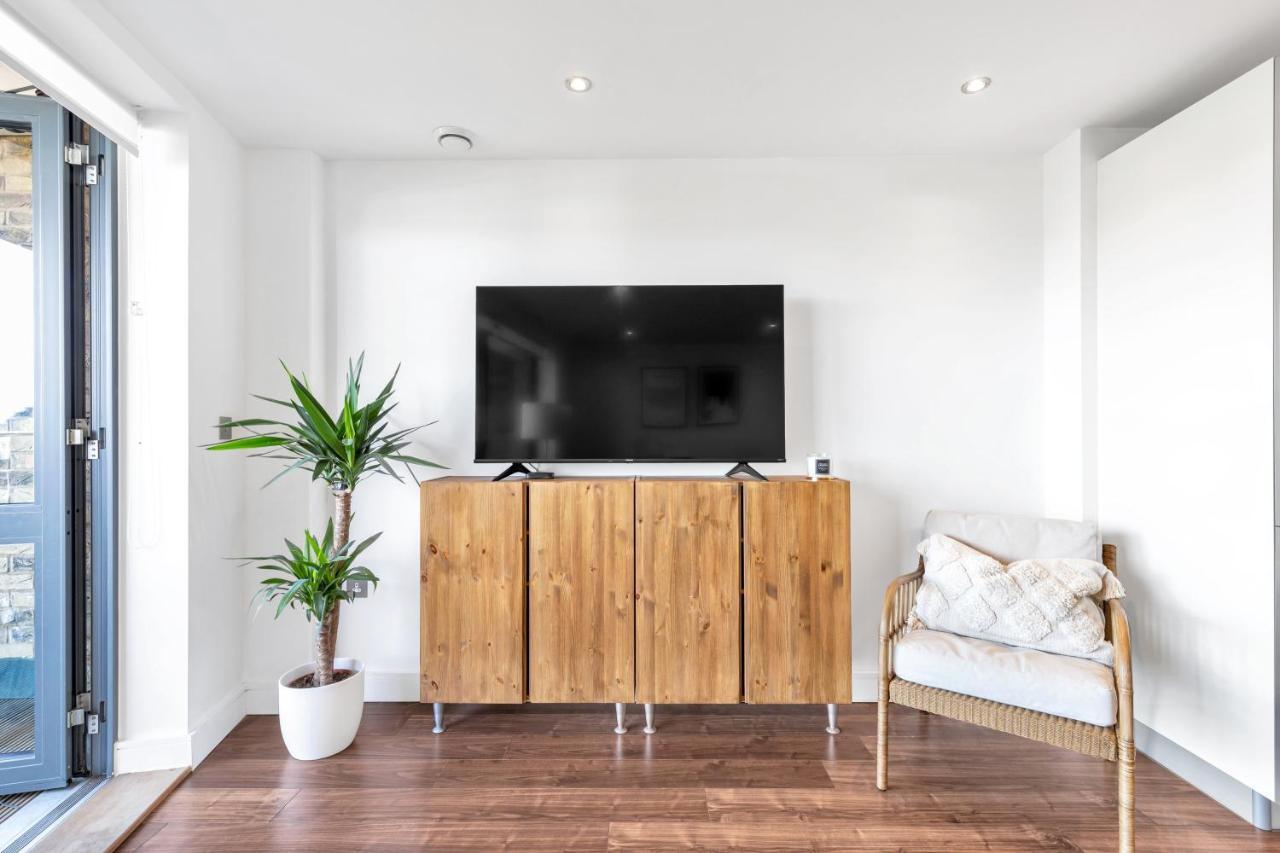Modern Luxe Apt Just 10 Mins From Tower Bridge! Easy Access To Tube And Bus London Luaran gambar