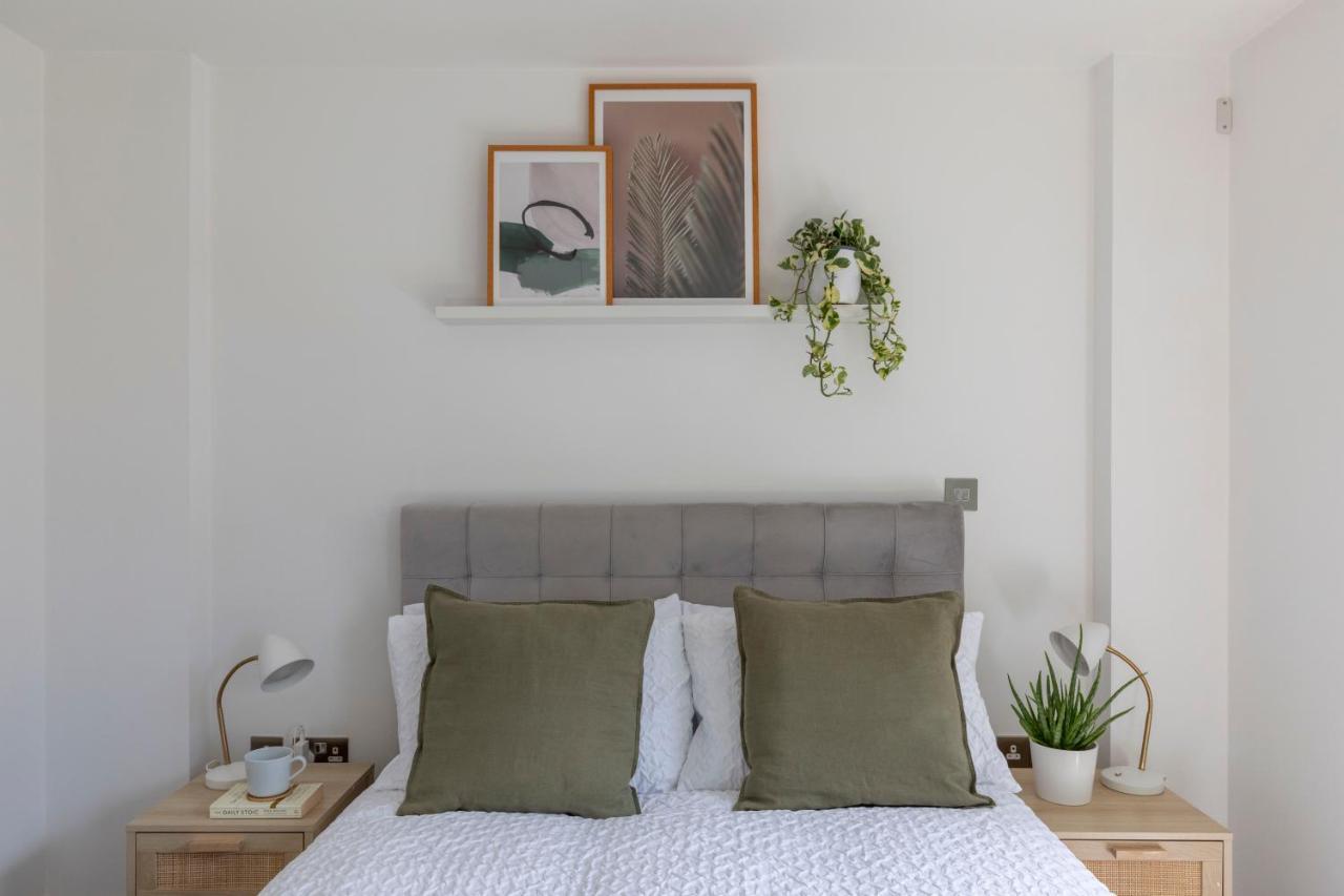Modern Luxe Apt Just 10 Mins From Tower Bridge! Easy Access To Tube And Bus London Luaran gambar