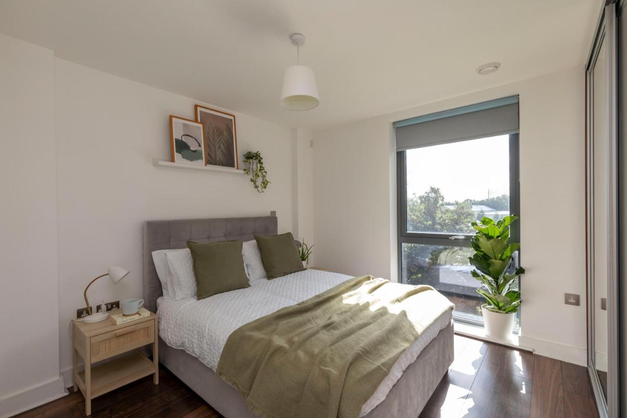 Modern Luxe Apt Just 10 Mins From Tower Bridge! Easy Access To Tube And Bus London Luaran gambar