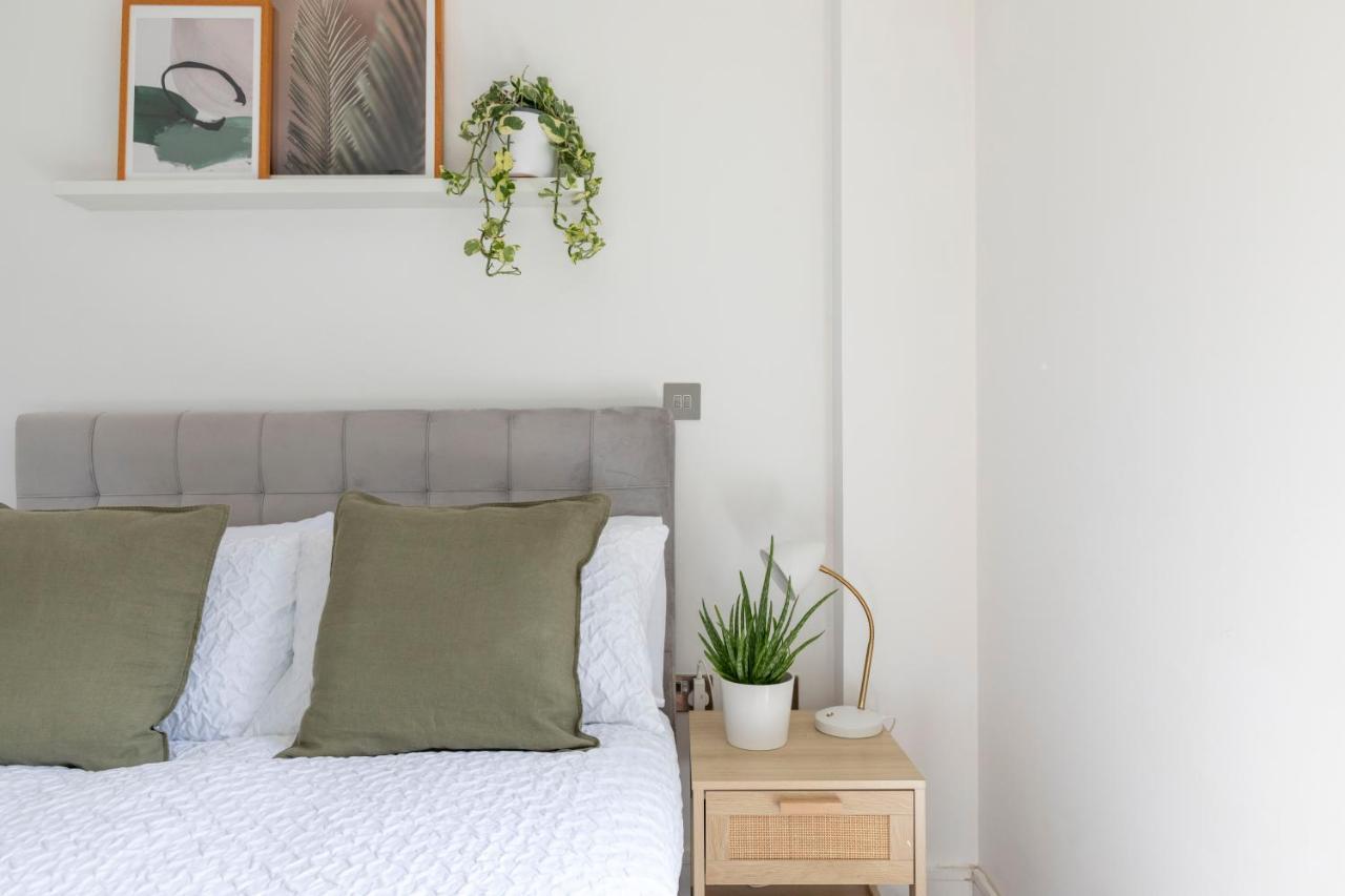 Modern Luxe Apt Just 10 Mins From Tower Bridge! Easy Access To Tube And Bus London Luaran gambar